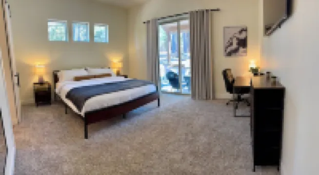 Spacious family friendly home, close to Grand Canyon, GC railroad and Rt66