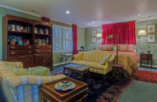 Studio Home, Walk to Downtown Franklin, Pets with Fee, Veteran Owned