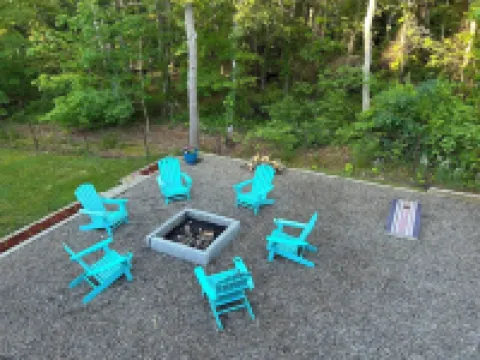 Private setting near bay & ocean beaches-completely updated, game room, fire pit