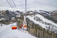 Beautiful 3Bd 2 Bath Condo Near Canyons Base, Free Shuttle or 5 Minute Walk