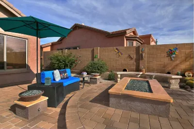 Beautiful 3 Bdrm./2 Bath Gold Canyon home w/heated pool in private setting Отели рядом с достопримечательностью «Голдфилд (Гост Таун)»