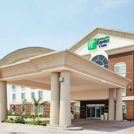 Holiday Inn Express & Suites DINUBA WEST by IHG