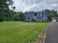 5 minutes to Peek n Peak, Large private yard, and on site Hot tub