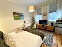 Urban studio in an amazing, central location  호텔