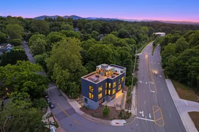 The Finch - 2 bedroom condo w/ Elevator, Roof deck, WiFi in enchanting Asheville