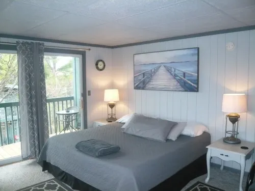 Sleeps 2-6 Adults (1-3 cpls Hotels in Antrim County