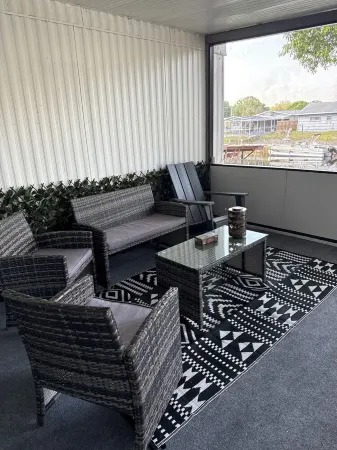 Charming 2-bedroom mobile home with WiFi and AC in Okeechobee