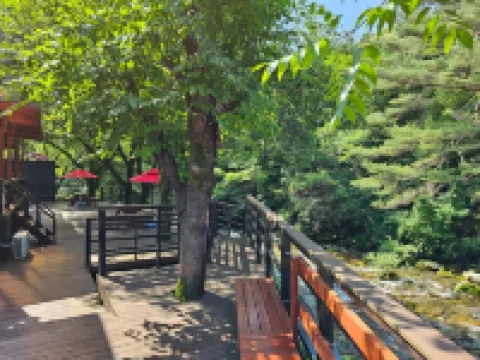 Jecheon Gyegong Areumdaun Sesang Pension - 膳食民宿