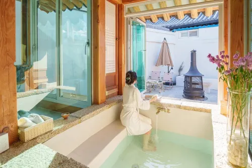 Jeonju Hanokmaeul Nest175 Jaczzi Dokchae Pension - spa
