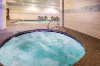La Quinta Inn & Suites by Wyndham Portland Airport - Bathtub