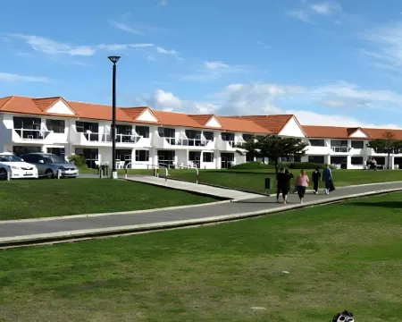 Harbour View Motel on Ahuriri Beach in Napier NZ with Sea View Suites Hotels in Napier