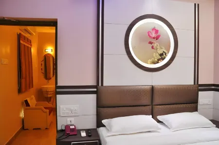 Hotel Tvk Regency Отели рядом с достопримечательностью «Anna nagar park»