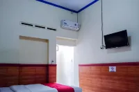 RedDoorz Syariah at Griya Soeratin Pacitan Hotels in Pacitan
