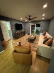 4-bedroom house centrally located LA & OC with hot tub & game room