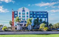 Holiday Inn Express & Suites Orlando - International Drive