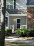 Charming 2-bedroom townhome in wonderful Raleigh with WiFi, AC Institute for Advanced Analytics附近的飯店