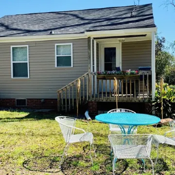 Immaculate Private Home w/Visiting Deer & Parking
