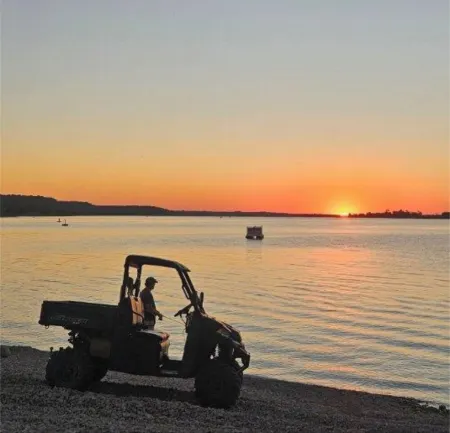 Lake Sweet Hut by Lake Texoma-B Отели в г. Шерман-Денисон
