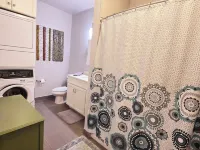 Updated 2 Bedroom Condo! ベッカーのホテル
