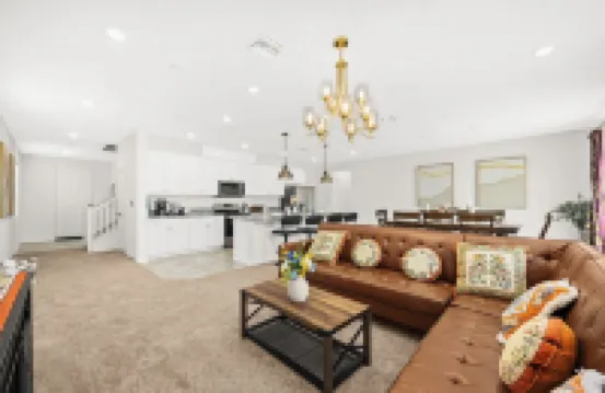 Superb 6BD/4BA villa in Riverside with WiFi, King Beds  Large space, clean new