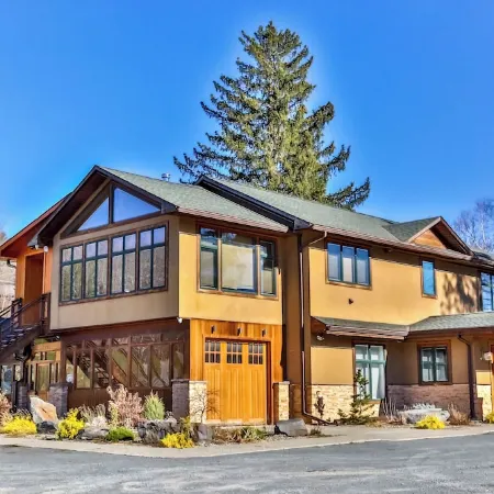 6BR/7bath Luxury home Hot Tub in Hunter Catskills