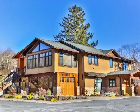 6BR/7bath Luxury home Hot Tub in Hunter Catskills Hotels in Hunter