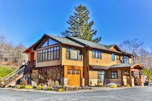 6BR/7bath Luxury home Hot Tub in Hunter Catskills