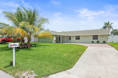 Glam's Guest House in Palm Beach Gardens