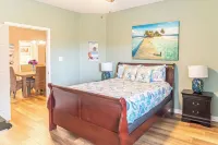 Sandy Feet Retreat Beach cottage with pools and beach access