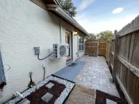 Beautiful private modern room with kitchen and bathroom. Hotels in Lake Magdalene