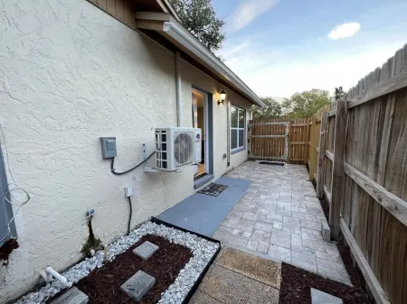 Beautiful private modern room with kitchen and bathroom. Отели в г. Лейк-Магдалин