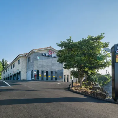 Jeju Aewol Show Drive in Unmanned Hotel パチェサ寺周辺のホテル