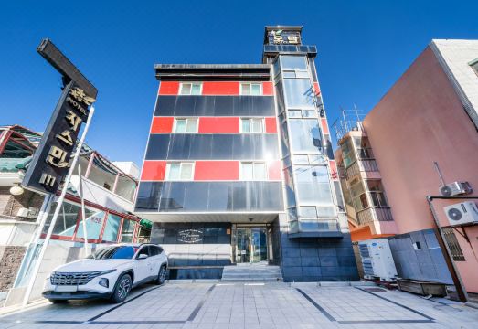 [쟈스민모텔의 깔끔한 객실 내부]