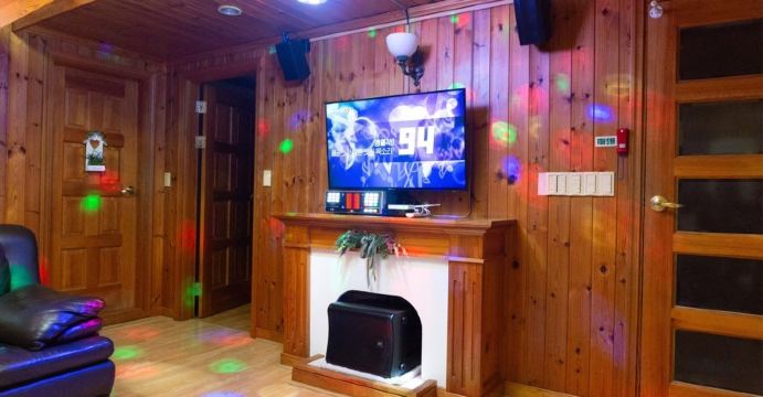 펜션 수영장 전경