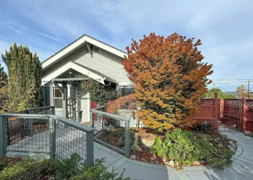 Historic 1927 Craftsman in Downtown Sequim – Walk to Everything!