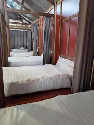 Lan's Homestay Ban Gioc Waterfall Hotels in Dam Thuy