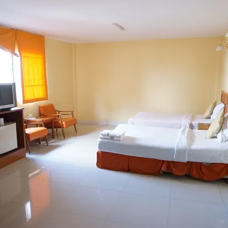 Sri Chumphon Hotel