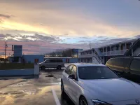New Sea Breeze Motel - Motels
