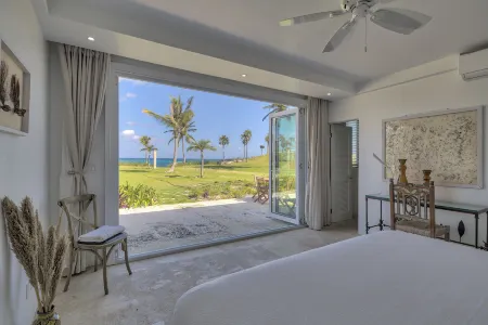 La Bougainvillea Hotel and Villas Отели рядом с достопримечательностью «Mike's beach»