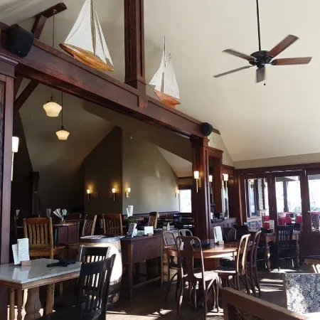 Spinnakers Brewpub & Guesthouses