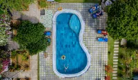 Green Homestay - Pools