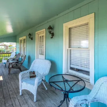 Charming House 1/2 Block from Bay