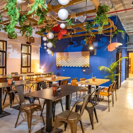 Seven Beach TLV - by 7Even Hotels Отели рядом с достопримечательностью «Пляж Чарльз Клор»
