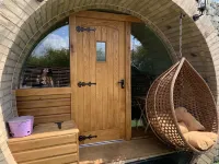 Cosy Escape Heated Luxury Pod with Hot Tub Hotels in Bobbing