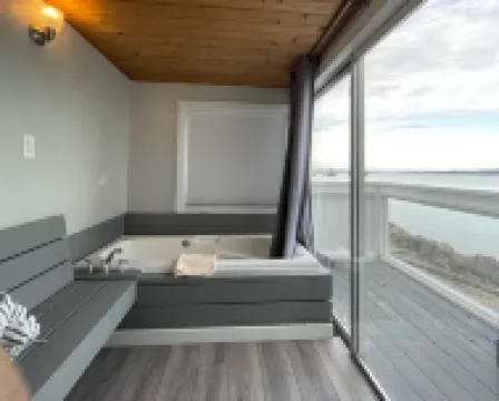 Tides Inn & Suites