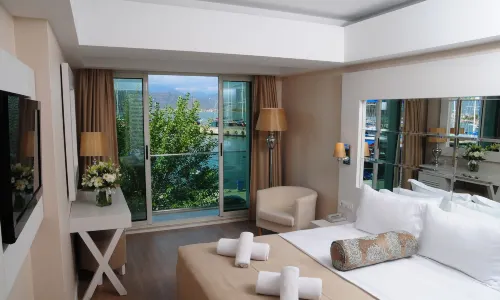 Alesta Yacht Hotel