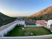 Khawa Palace - Pools