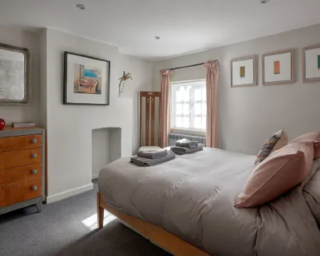 Pearls Cottage Hotels in Farnham