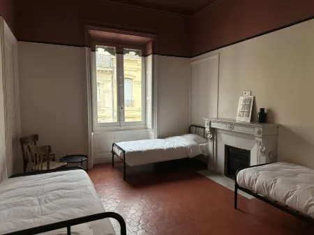 Auberge de jeunesse HI Avignon Отели рядом с достопримечательностью «Place de lHorloge»