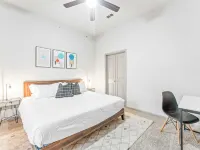 Cozy 2BR Suite Close to Downtown w Fast Wifi Hotels in Montopolis